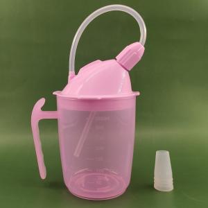 Suffocating plastic drinking cup for the elderly drinking cup for the disabled. Prevent patients